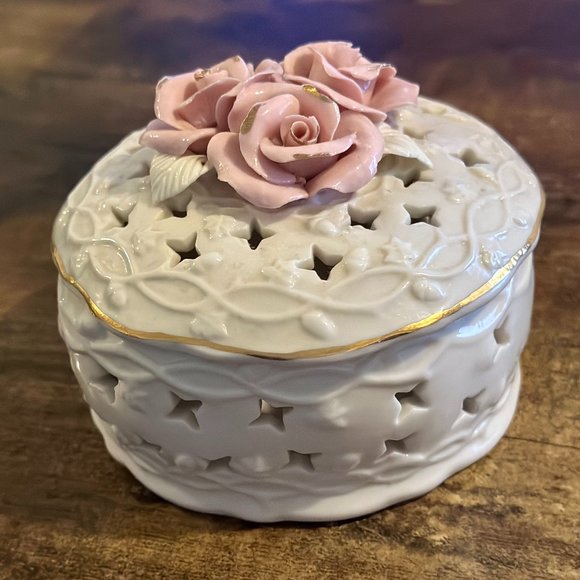 Vintage Ceramic Potpourrie Jewelry Trinket Box Lid Capodimonte Style Roses - Picture 2 of 16